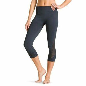 ATHLETA Breakthrough Laser Cut Seamless Crop Capri Leggings Womens Medium